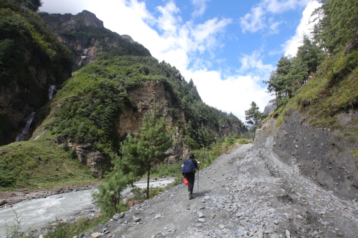 route en construction sur le tour des Annpurnas Le tour des Annapurnas