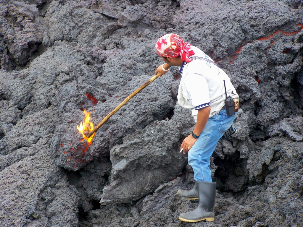 guide lave volcan feu guatemala Antigua