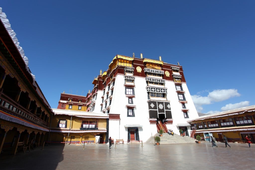 cour Palais Potala Lhassa Tibet