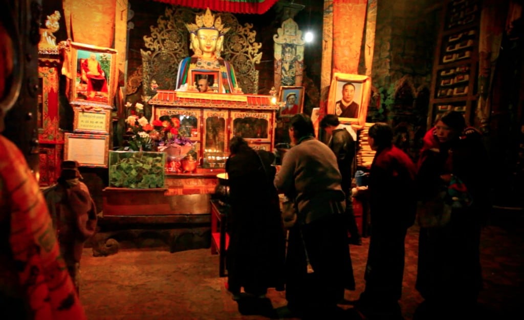 tibetais pelerins temple Tibet
