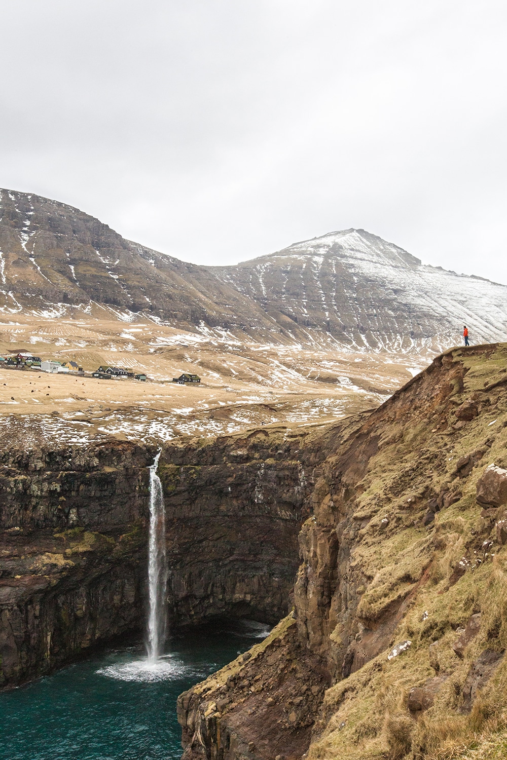 visiter les Îles Féroé cascade Gásadalur