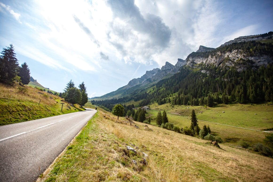 La Route des Grandes Alpes en VAE itinéraire en 14 jours à vélo