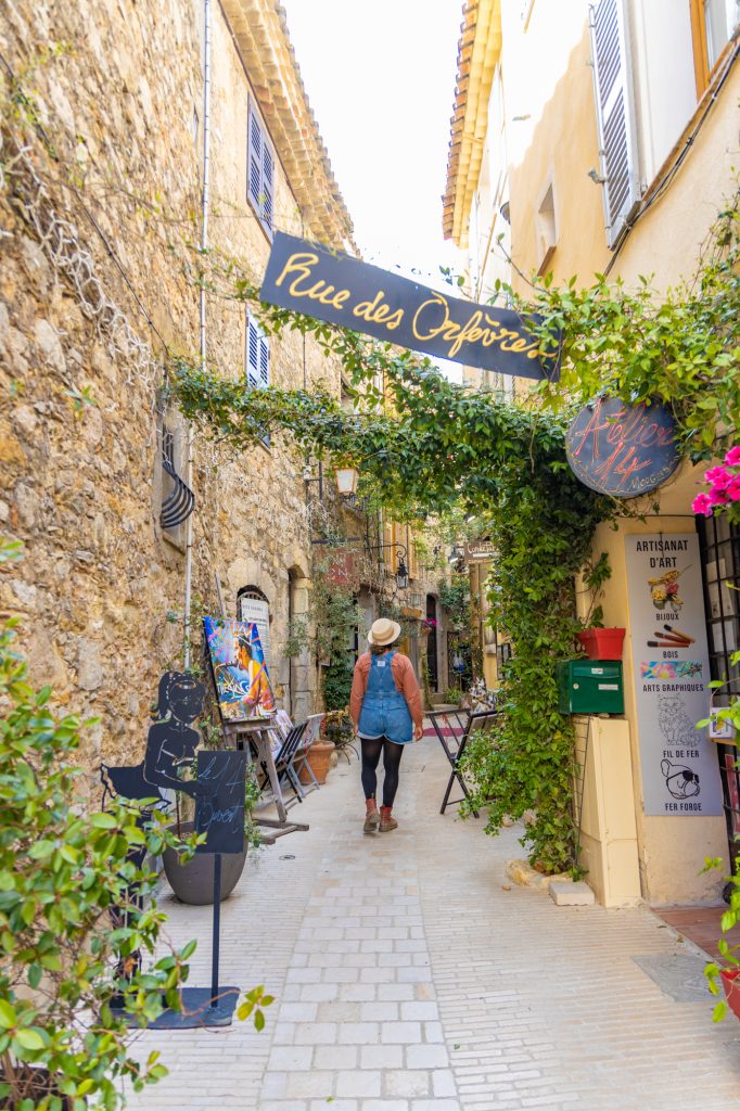 Mougins