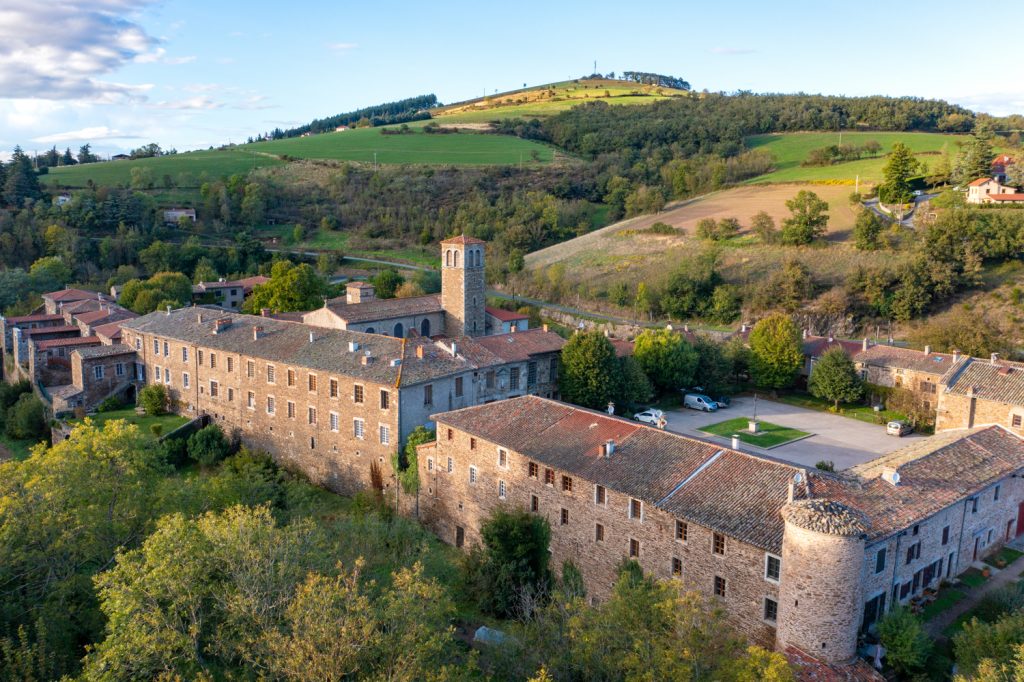 village sainte-croix-en-jarez