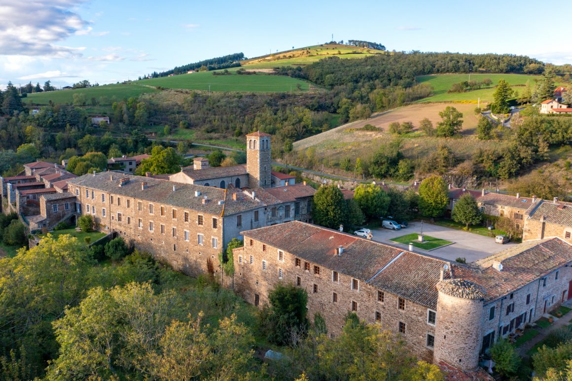 village sainte-croix-en-jarez