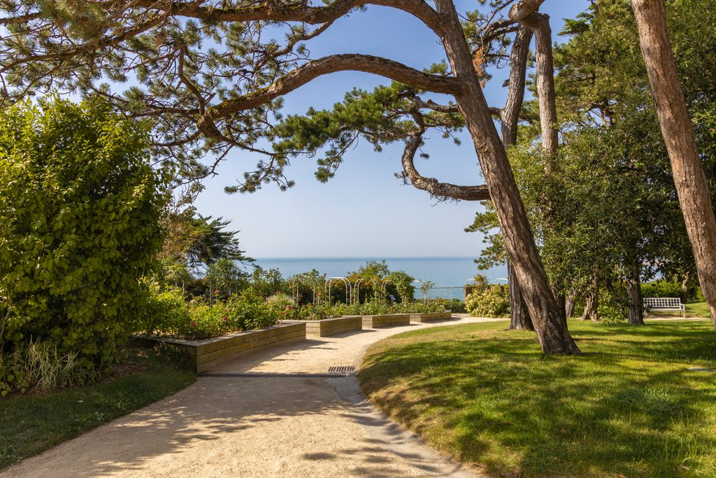 jardin christian dior granville